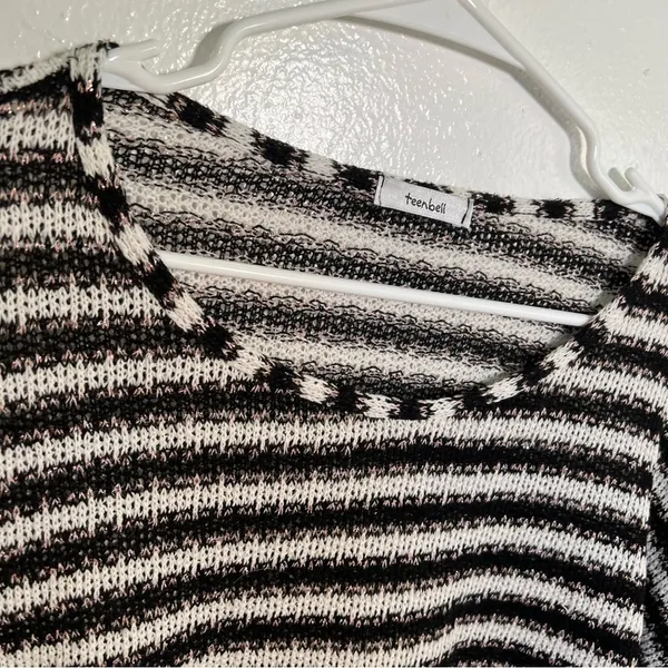 Teenbell Women's Oversized Knit Top White Black Metallic Rose Gold Stripes Round - Image 5