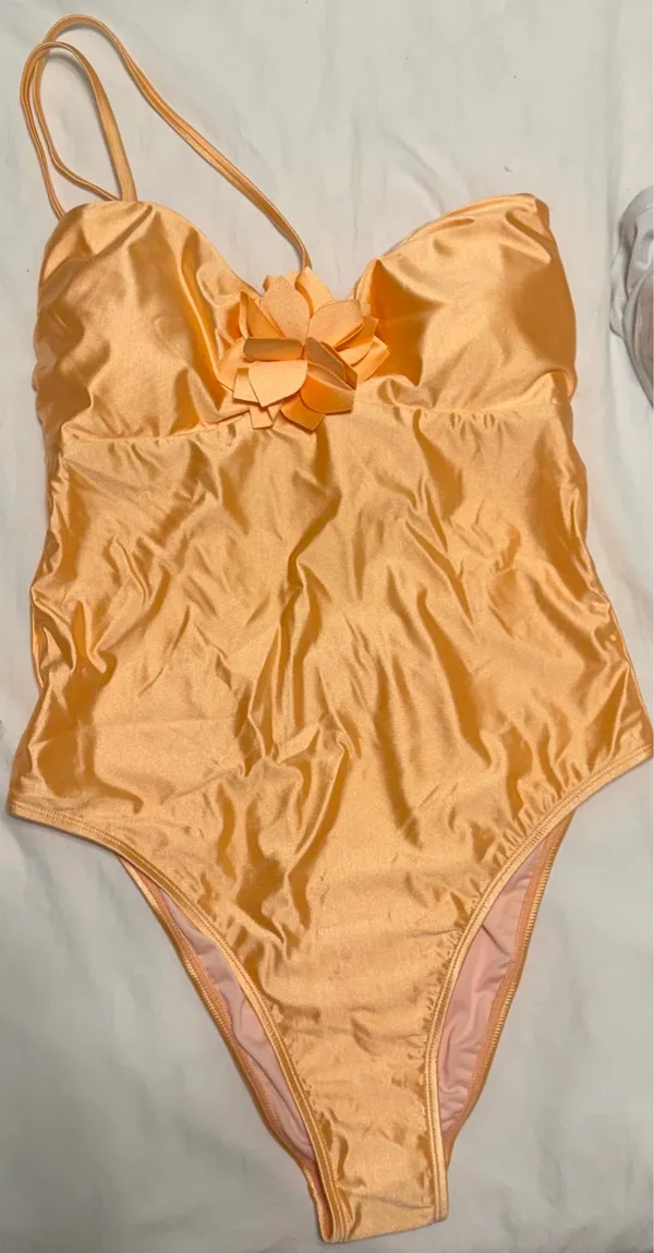 Cupshe One-Piece Swimsuit - Image 2