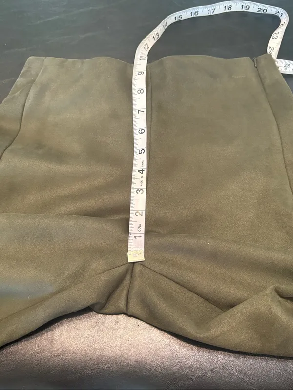 Banana Republic Devon Faux Suede Pants/Leggings in an olive green shade size 4 - Image 8
