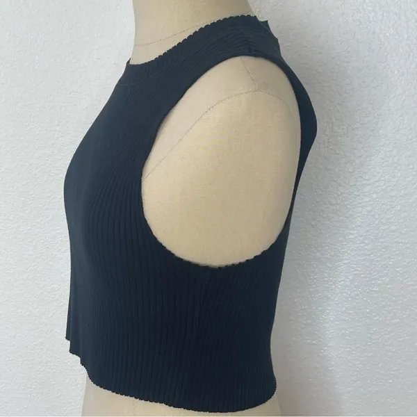 Aerie Size Medium Raw Hemmed Crop Top Ribbed Solid Black Tank - Image 2