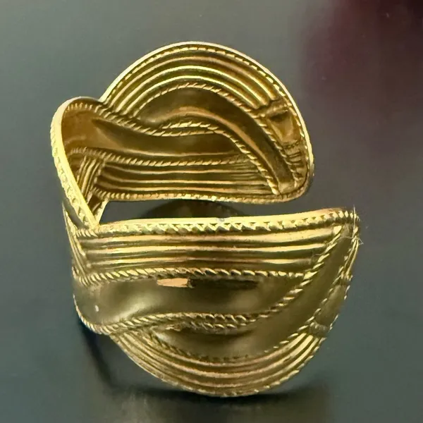 Vintage AVON Moroccan Weave Wide Cuff Chunky Statement Gold Tone Bangle Bracelet - Image 7