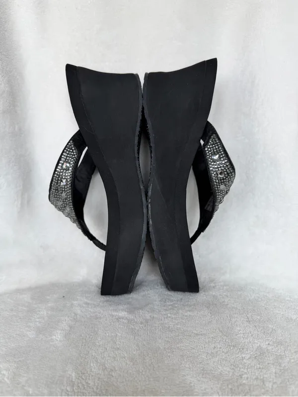 Skechers Black Wedge Flip Flops with Silver Rhinestone Straps Size 6 - Image 7