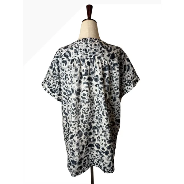Tommy Bahama Desert Cat Split‎ Neck Top Women Large Black White Leopard Preppy - Image 3