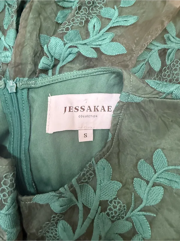 JESSAKAE Eve‎ Wintergreen Dress Floral embroidered midi forest green size small - Image 7