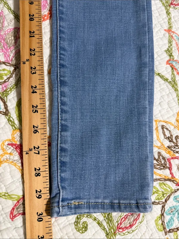 Levi Strauss & Co. women’s size 28 311 shaping skinny jeans light - Image 5