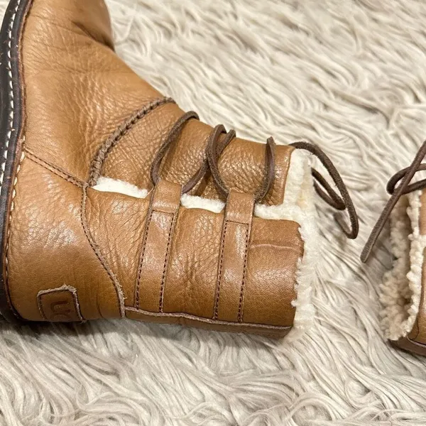 UGG Caspia 1932 Tan Leather Lace Up Ankle Sheepskin Warm Boots Womens Sz 8 - Image 9