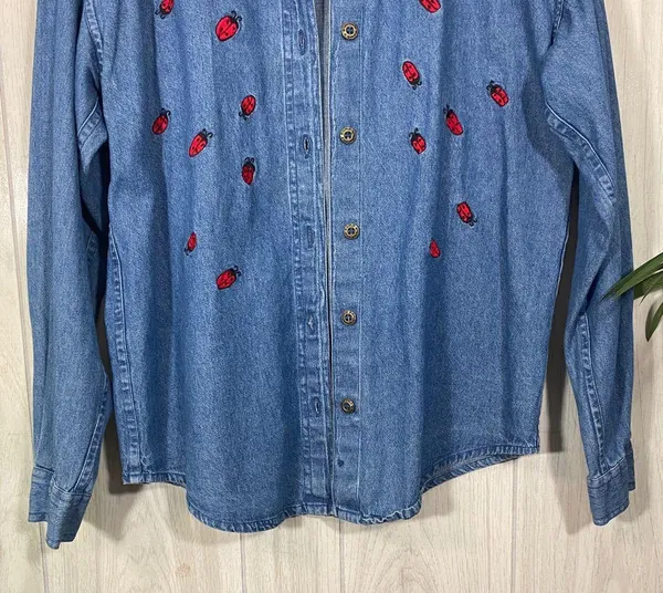Mary Jane Lady Bug Beetle Embroidered Button Down Chambray Overshirt sz S Small - Image 4