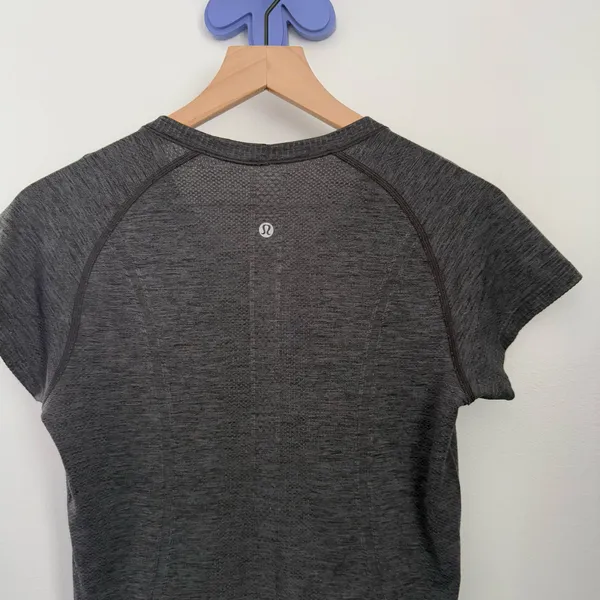 Lululemon 8 Swiftly Tech T-Shirt Charcoal Grey Active Gym Running - Image 4