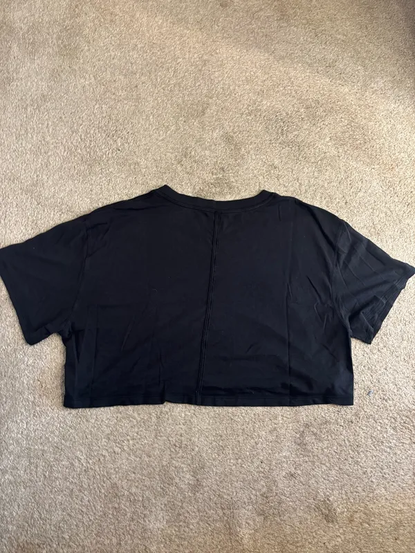 black cropped workout tee Size L - Image 2