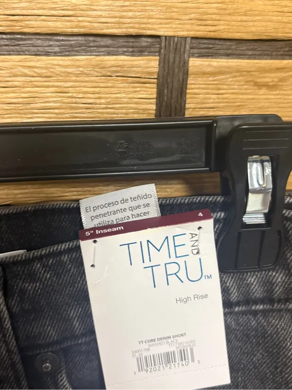 Time and tru black jean shorts size 4 - Image 4
