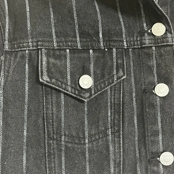 PACSUN Women's Cropped Denim Jacket‎ Size XS/S Black With White Stripes - Image 2