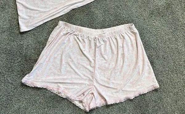 Rene Rofe 2 Piece Pajama Shorts Set Pink and White size Medium - Image 7