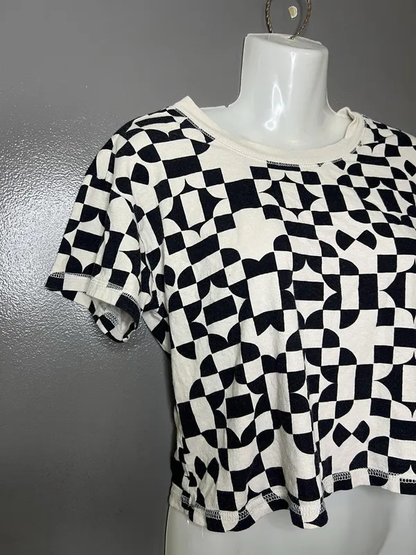 Free People Shirt Womens Small White Black Geometric Checkered Cropped Tee Top - Image 3