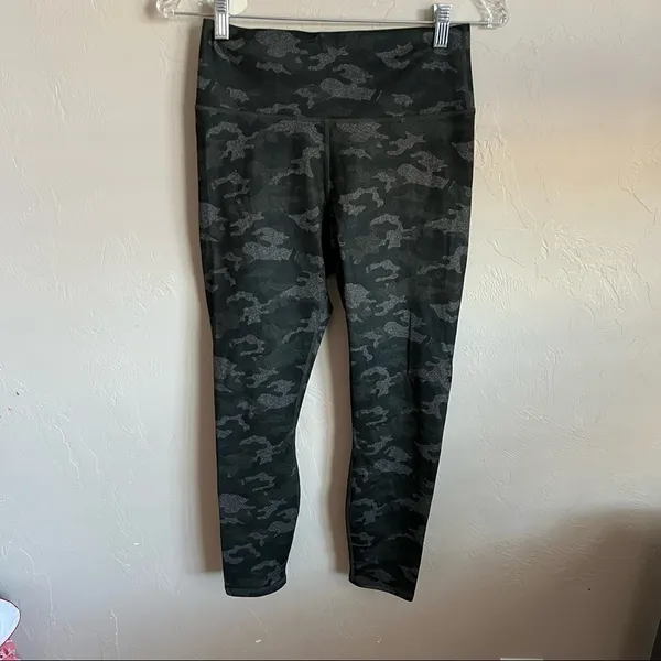 Fabletics Power-hold Black Green Camo 25 in‎ Leggings - Image 3