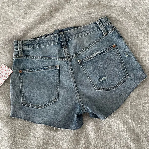 Free people high waisted mid blue raw hem shorts NWT size 26 - Image 6