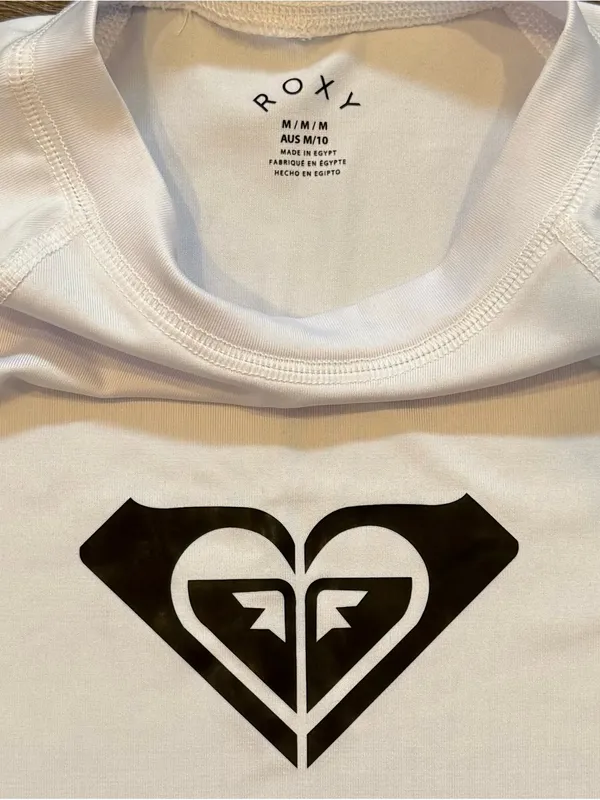 Roxy Whole Hearted White Logo Short Sleeve Rash Guard Swim Top SPF 50+ Medium - Image 2