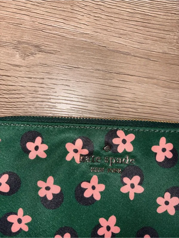 Kate Spade Green Floral Wallet Wristlet NEW - Image 9