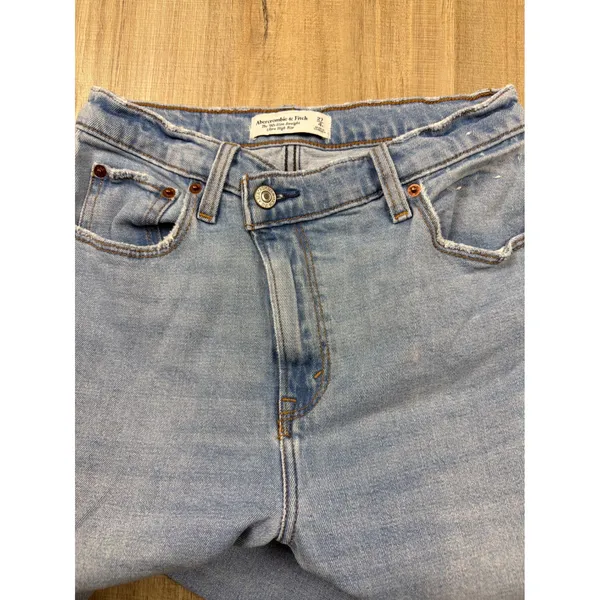 Abercrombie & Fitch 90s Slim Straight‎ Ultra High Rise Jeans Light Wash 27/4 - Image 9