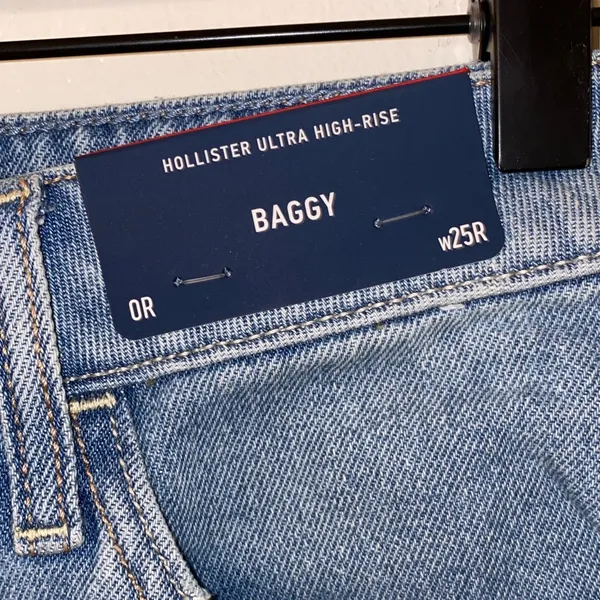 NWT!! Hollister Ultra High Rise Baggy Jeans Size 25R / 0R - Image 9