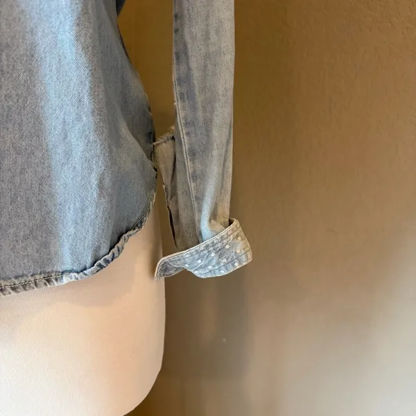 Zara Light Wash Denim Chambray Lace Trim Button Down Shirt M - Image 2