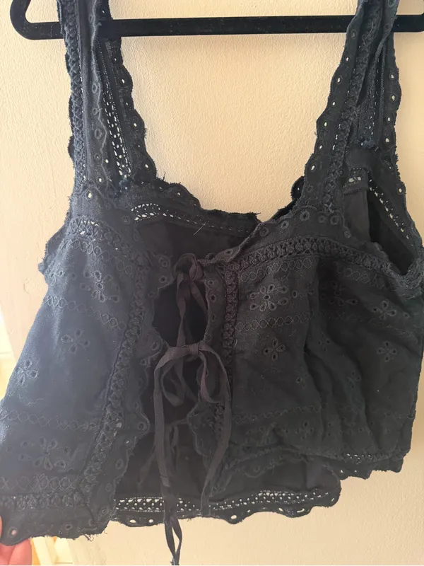 Abercrombie eyelet cropped tank - Image 3