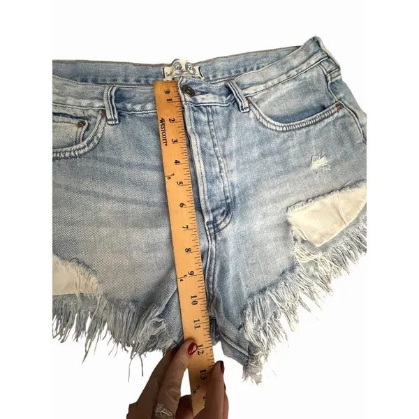 We The Free Shorts Free People 30 Distressed Cutoff Denim High Button Fly HH11-3 - Image 6