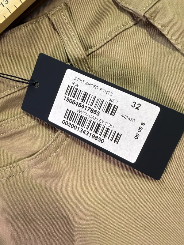 Oakley NWT Men’s Khaki Pocket Shorts  - Image 7