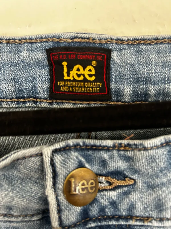 Lee Jeans Shorts for Women - Medium Waist, Size 16M (Excellent Condition) - Image 3
