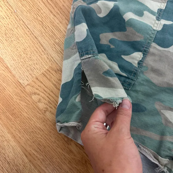 Mother Denim The Shaker Camo Crop Shorts Green Size 29 - Image 5