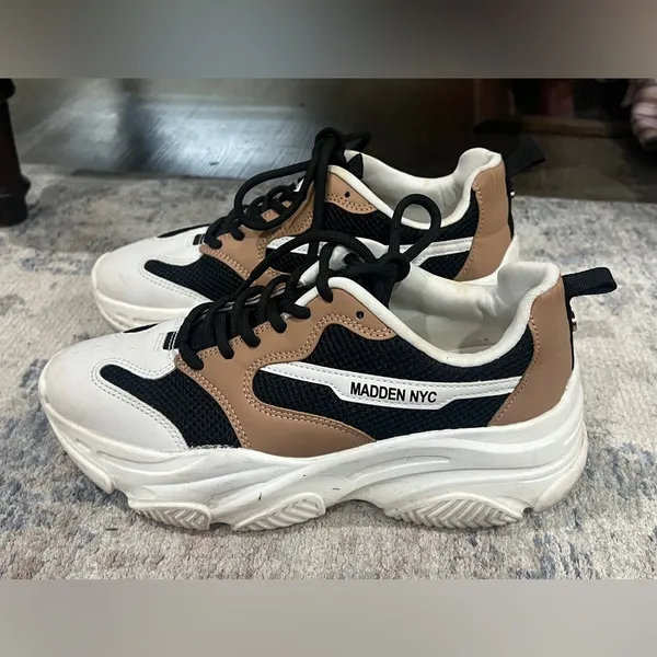FINAL PRICE Steve Madden Stylish Black and Tan Women’s Sneakers - Image 2