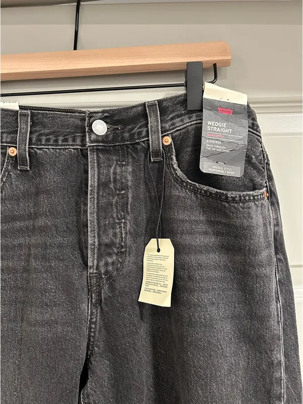 Levi’s Wedgie Straight Jeans - Image 2