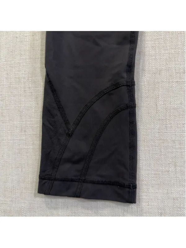 lululemon Women’s 4 Black Cropped Leggings 23” Inseam READ - Image 9