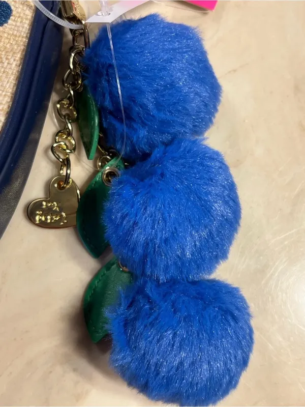 🫐👜BETSEY JOHNSON Straw Blueberry Shoulder Bag With Blueberry Pom-Pom Charm - Image 10