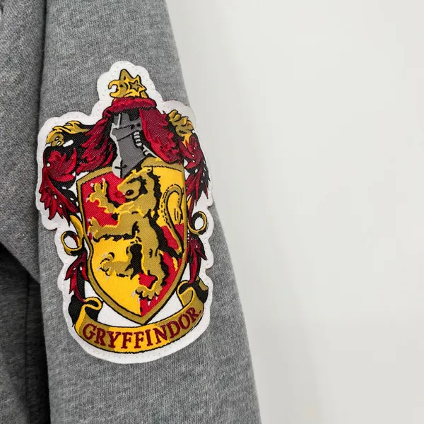 Harry Potter Sweatshirt The Wizarding World Universal Studios Gryffindor small - Image 3