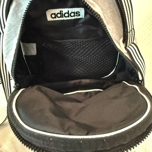 adult unisex small Adidas casual backpack BT 2987 - Image 5