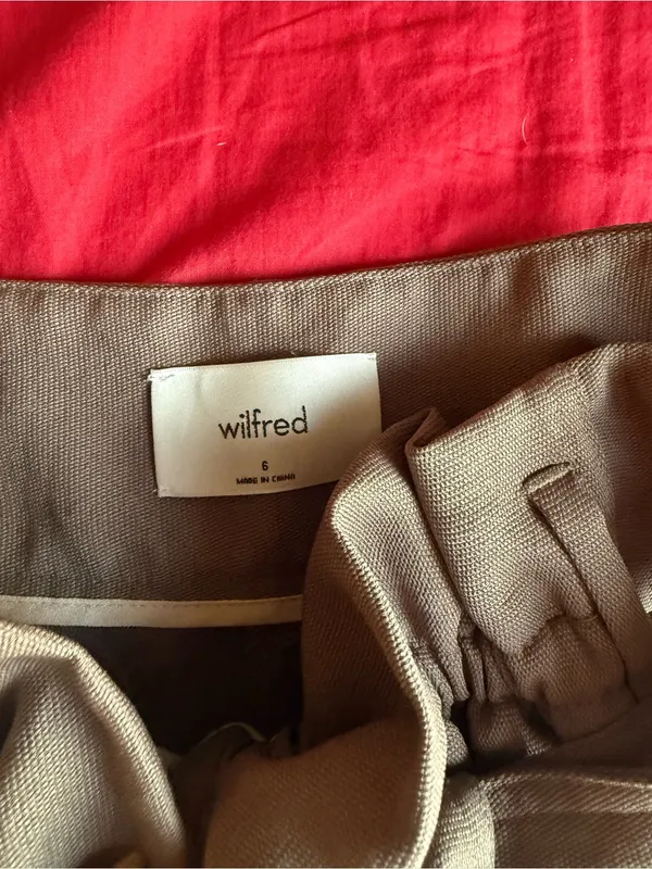 Wilfred Paperbag Tie-Waist Shorts in Light Olive - Image 3