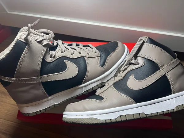 Nike Women’s Dunk High Moon Fossil - Image 4