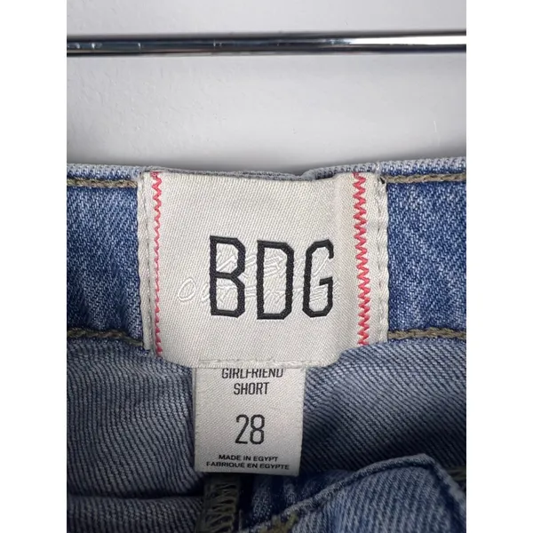 BDG Urban Outfitters Girlfriend Denim Shorts Light Wash Frayed Hem Size 28 - Image 2