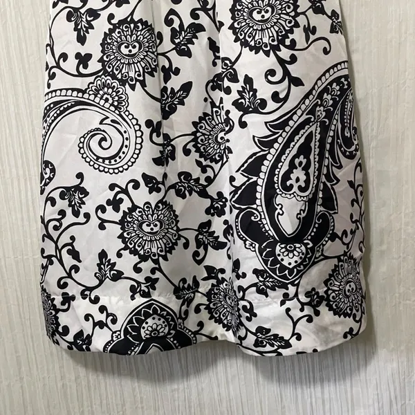 White House Black Market Silk Paisley Sheath Dress Black White Size 4 - Image 5