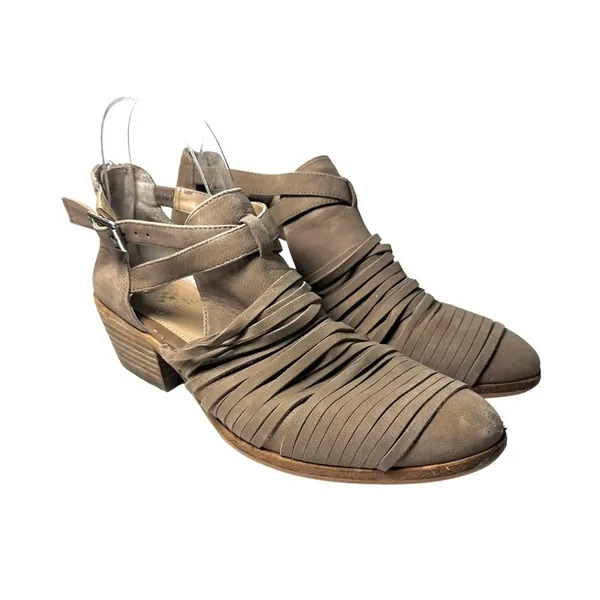 Vince Camuto Women's Sz 7.5 Pamelle Boot Tan Taupe Nubuck Sliced Leather Cutouts - Image 2