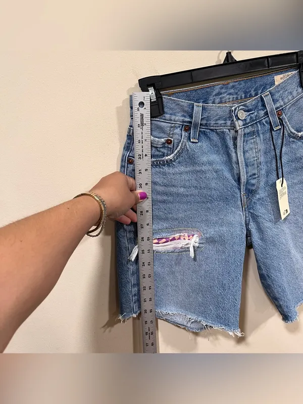 NWT Levi's® 501® Original High Rise Mid Thigh Denim Shorts size 23 - Image 4