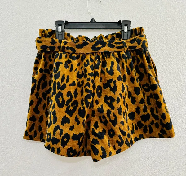 LA Corduroy Cheetah belted paper bag Shorts brown black Size Medium - Image 3