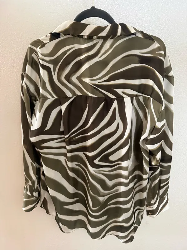 ZARA Zebra Button Down - Image 4