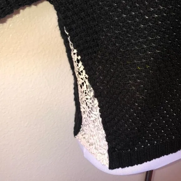 5/$30 🎈 Takeout medium black cropped sweater‎ - Image 2