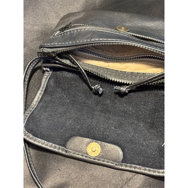Black‎ Pebbled Leather Multi Pocket Shoulder Bag with Magnetic Flap and Key Clip - Image 7