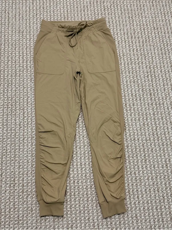 Lululemon Beyond the Studio 7/8 Joggers size 6 tan - Image 3