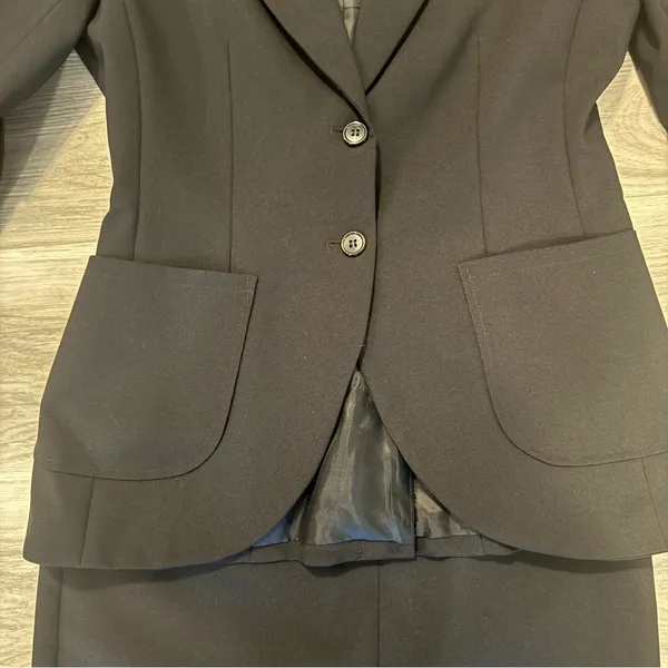 David Warren Size 6 Skirt Suit. 2-button Blazer - Image 5