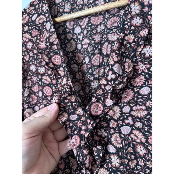 Abercrombie‎ & Fitch Womens Blouse Shirt Size M Floral Ruffle V Neck - Image 2