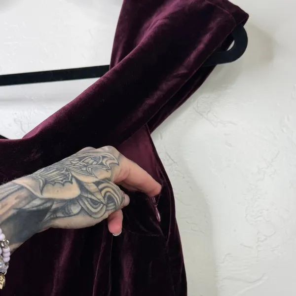 NEW Lulus I'm Enchanted Burgundy Velvet Off-the-Shoulder Tulip Dress Medium - Image 8