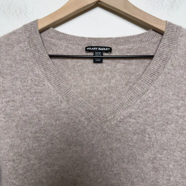 Hilary Radley‎ Womens 100% Cashmere Sweater M Taupe V-Neck Luxury Academia - Image 4